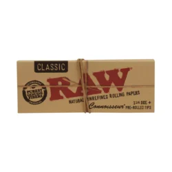 RAW | Classic Connoisseur - 1 1/4 Rolling Paper w/ Tip
